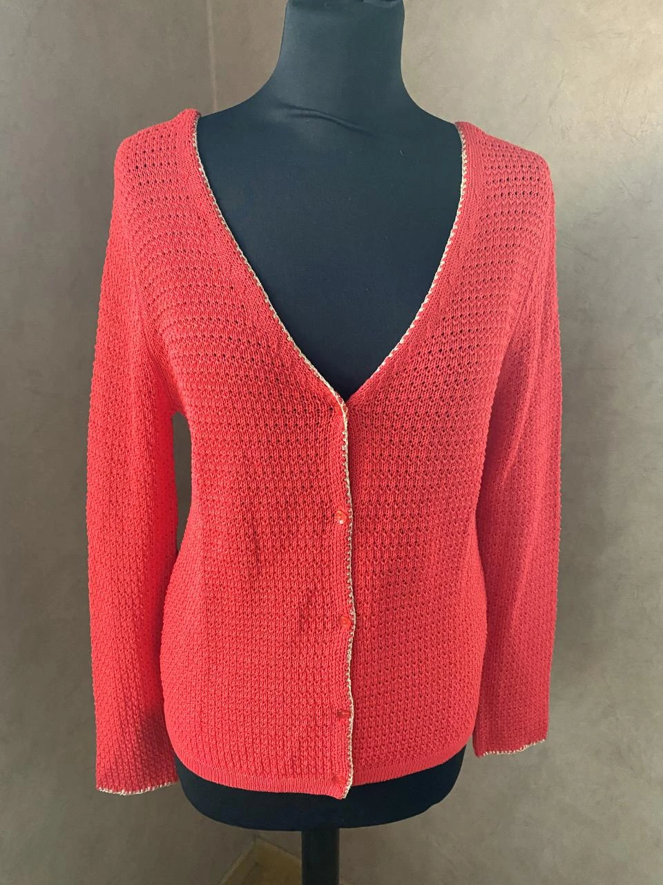 Cardigan Grace & Mila rouge T36 Maille ajourée, dentelle florale & liseré doré